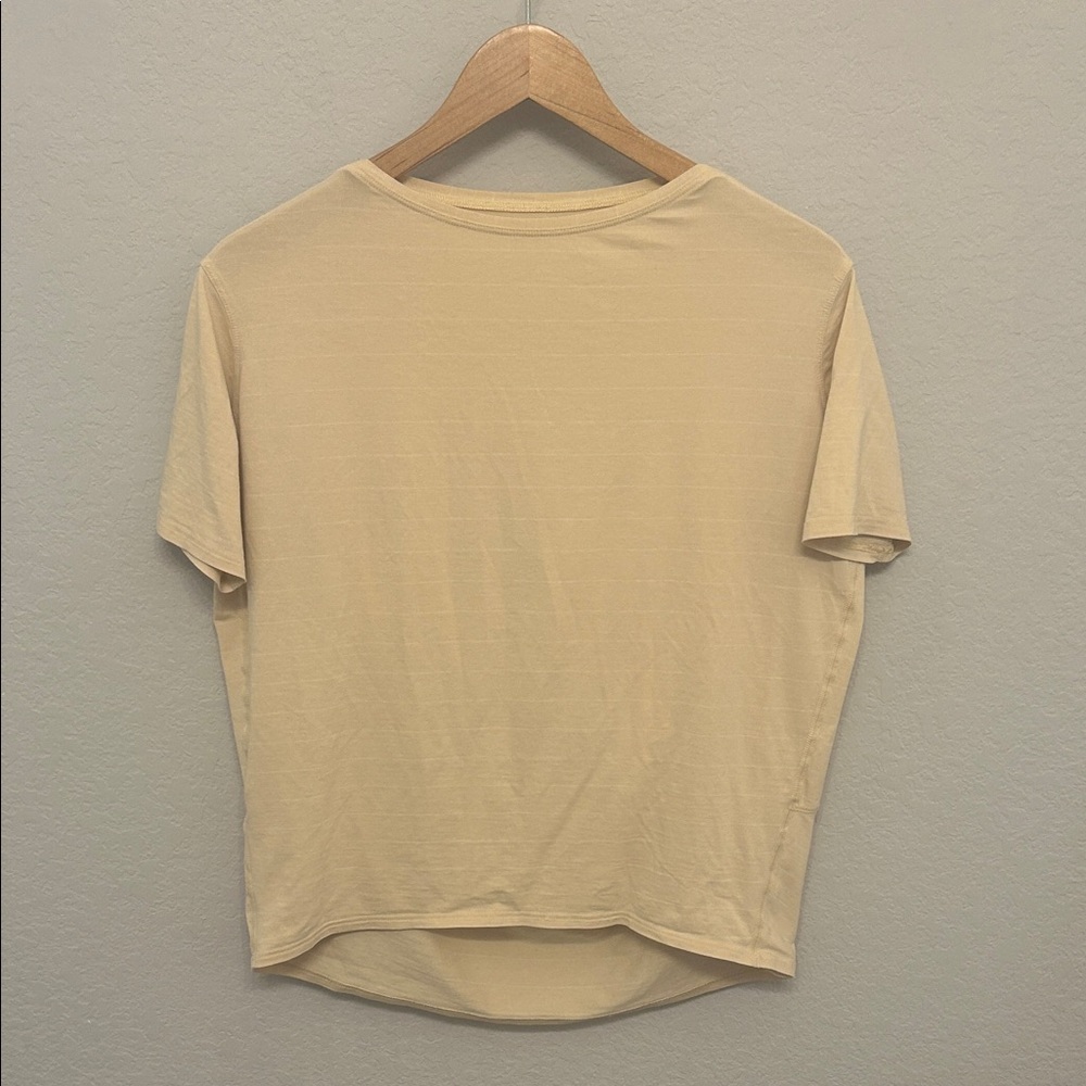 lululemon athletica Beige Short Sleeve Tee
